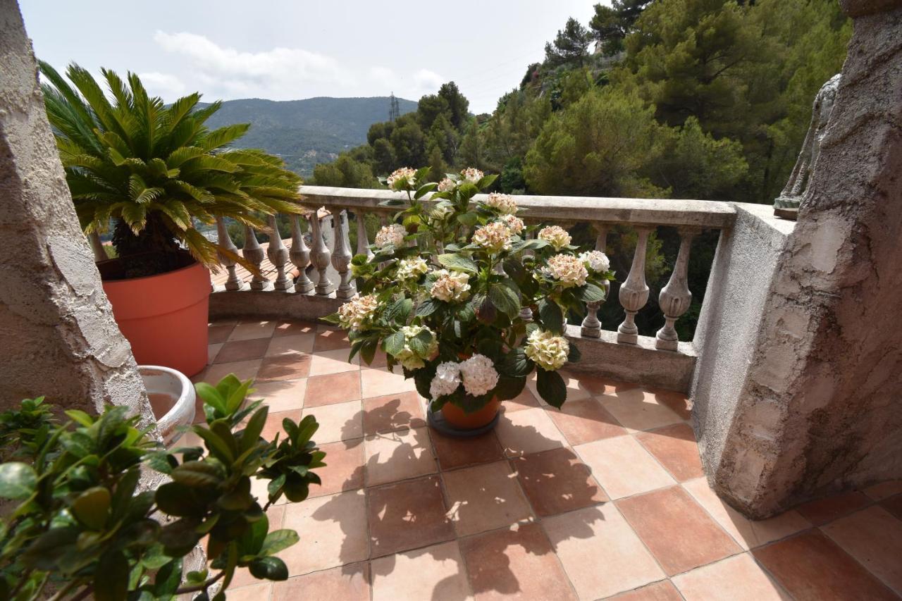 Studio Climatise Et Sa Terrasse Privee En Villa La Trinité 외부 사진